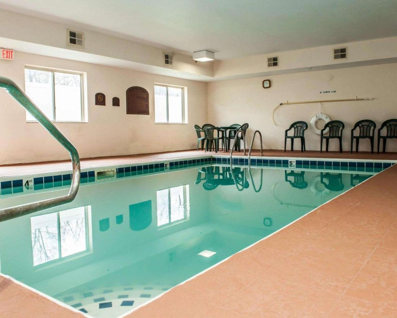 Sleep Inn South Bend Airport Екстериор снимка